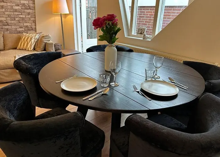 Nearby, Close To Amsterdam, The Hague -6p *